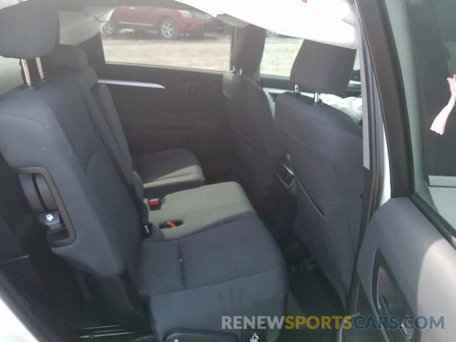6 Photograph of a damaged car 5TDZARFH6KS052190 TOYOTA HIGHLANDER 2019