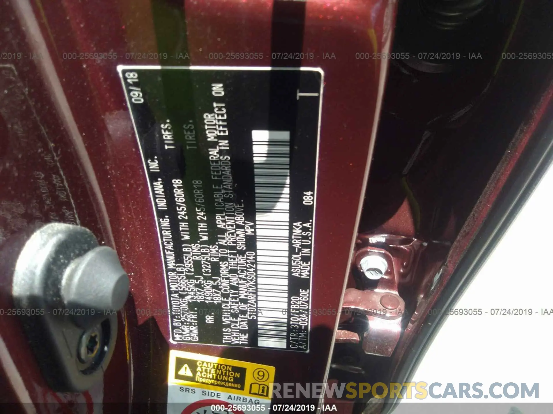 9 Photograph of a damaged car 5TDZARFH7KS042140 TOYOTA HIGHLANDER 2019