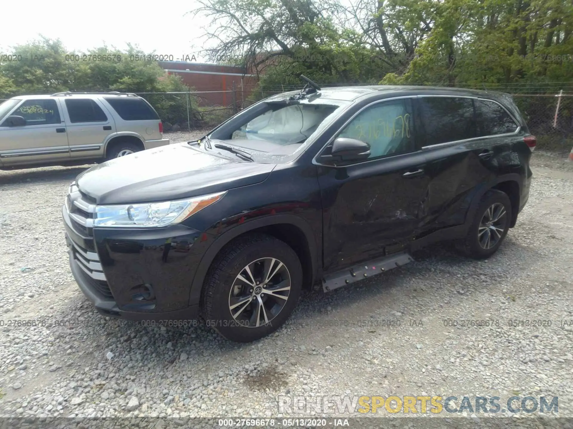 2 Photograph of a damaged car 5TDZARFH7KS047435 TOYOTA HIGHLANDER 2019