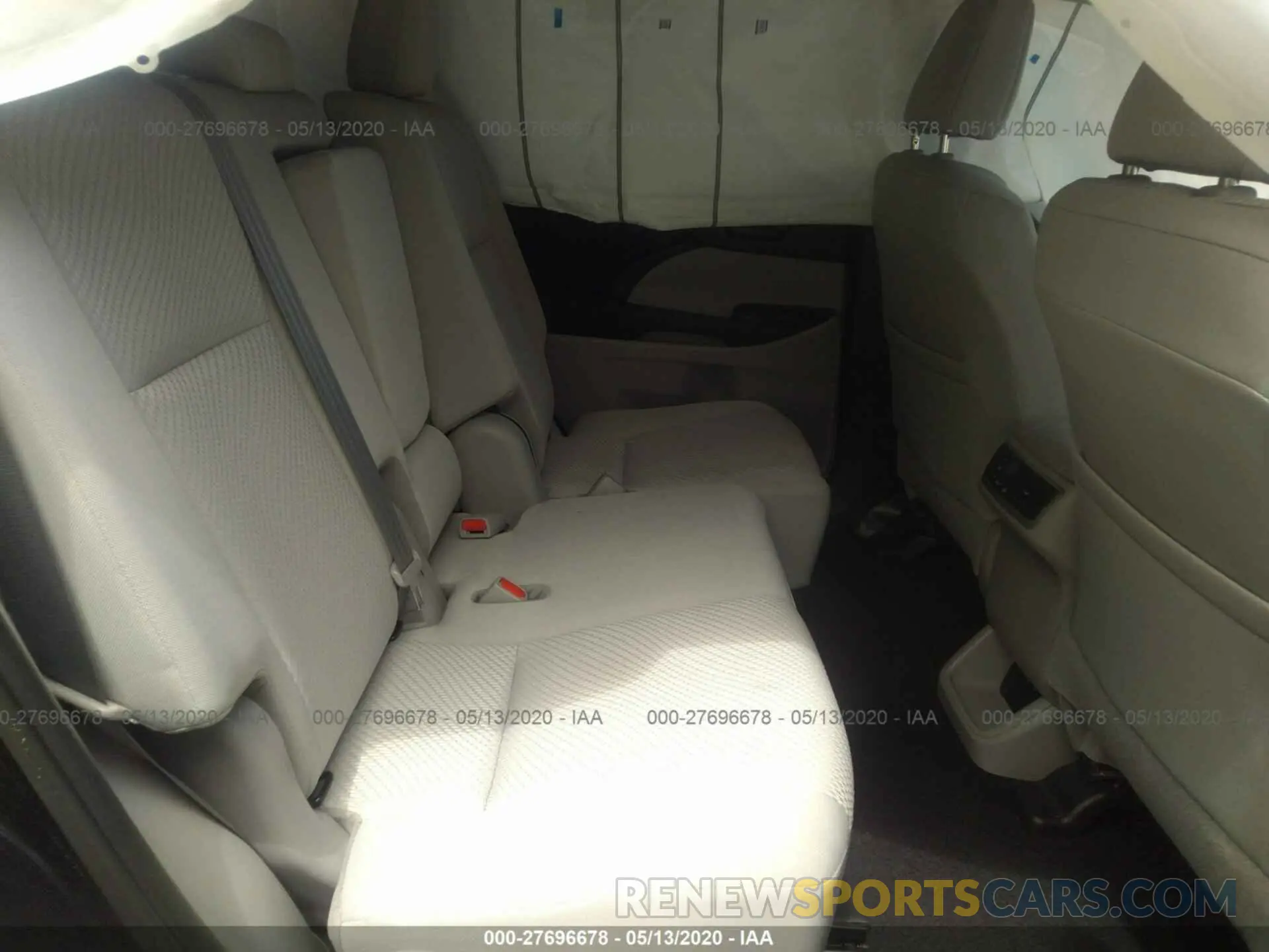8 Photograph of a damaged car 5TDZARFH7KS047435 TOYOTA HIGHLANDER 2019
