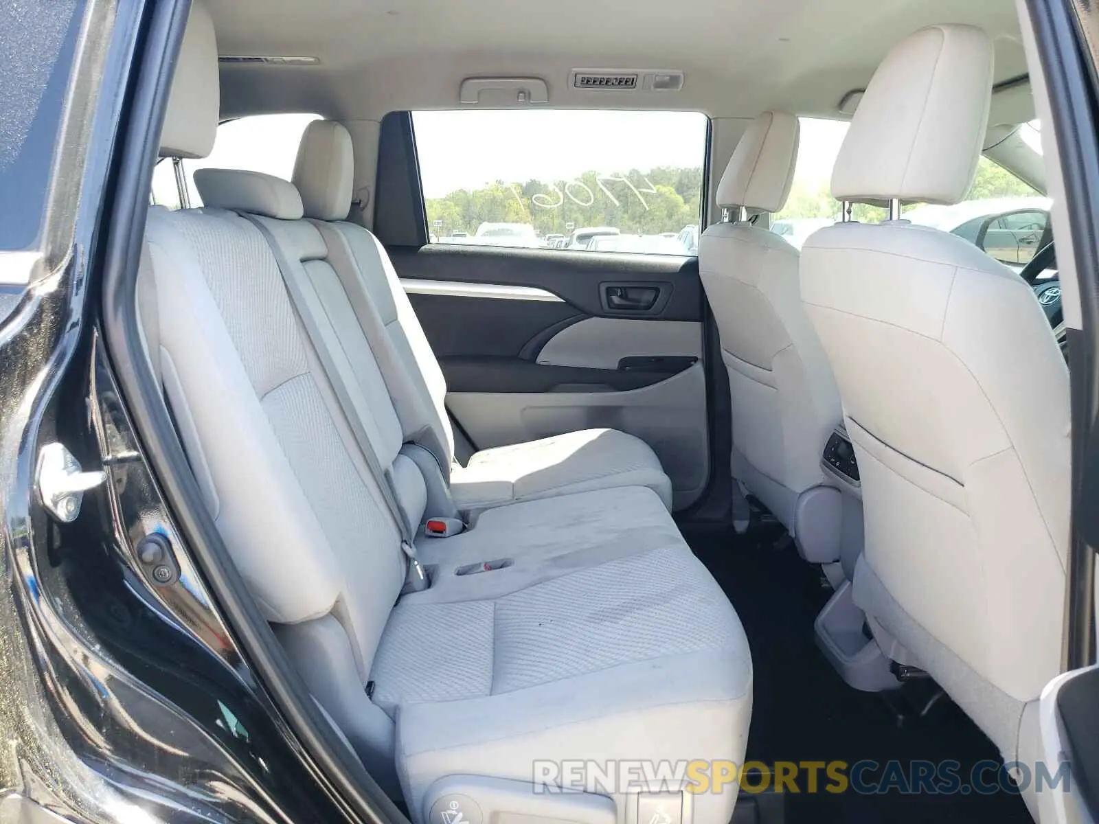 6 Photograph of a damaged car 5TDZARFH7KS050271 TOYOTA HIGHLANDER 2019
