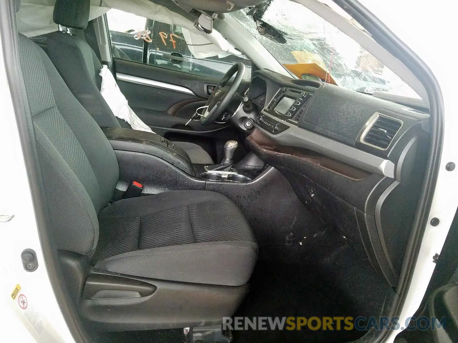 5 Photograph of a damaged car 5TDZARFH7KS055857 TOYOTA HIGHLANDER 2019