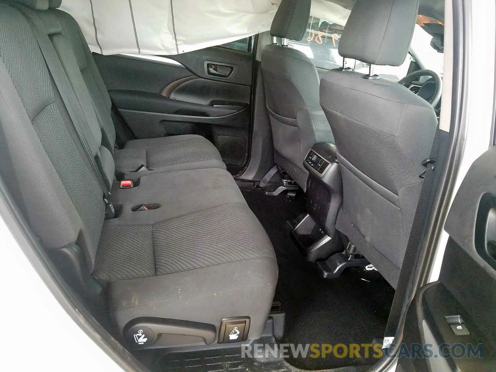 6 Photograph of a damaged car 5TDZARFH7KS055857 TOYOTA HIGHLANDER 2019