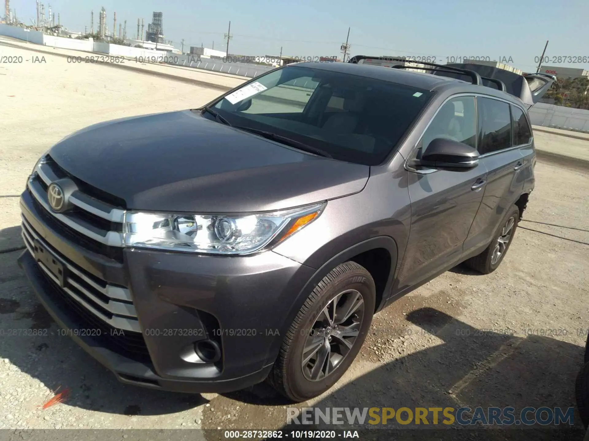 2 Photograph of a damaged car 5TDZARFH9KS049252 TOYOTA HIGHLANDER 2019