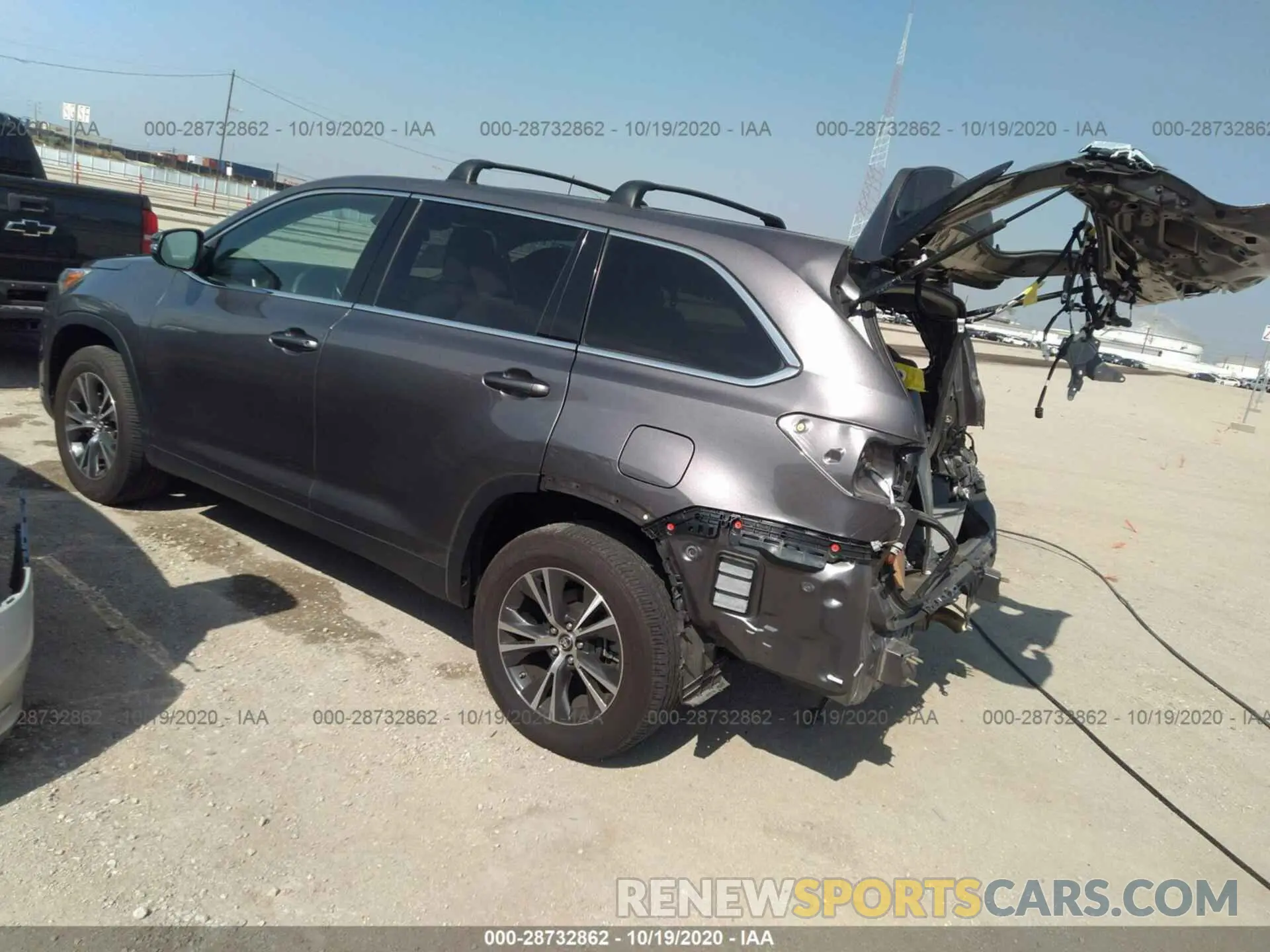 3 Photograph of a damaged car 5TDZARFH9KS049252 TOYOTA HIGHLANDER 2019