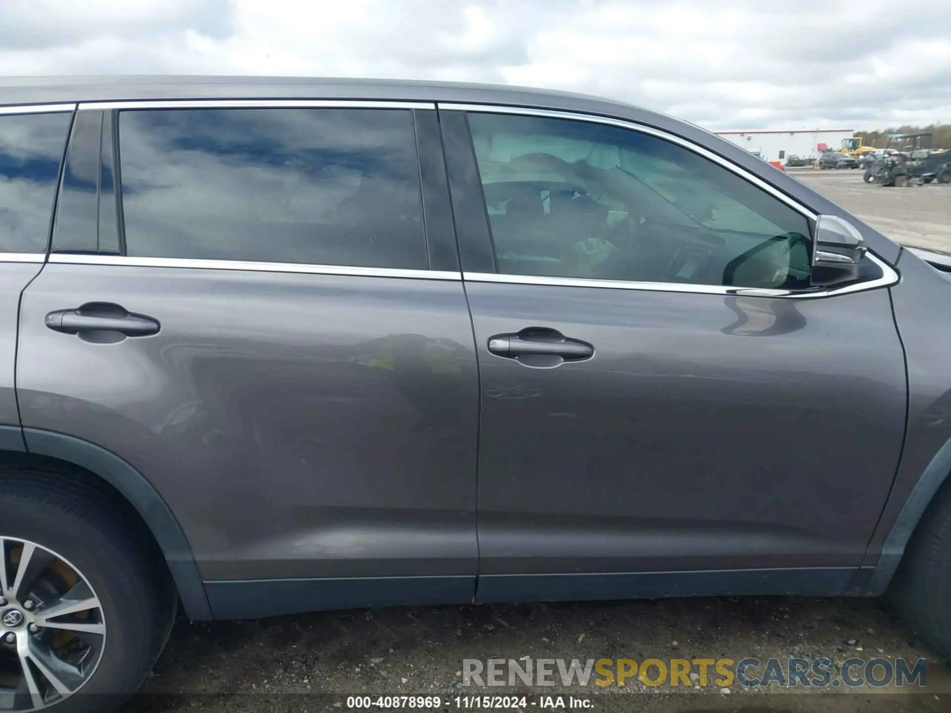 14 Photograph of a damaged car 5TDZARFHXKS056100 TOYOTA HIGHLANDER 2019