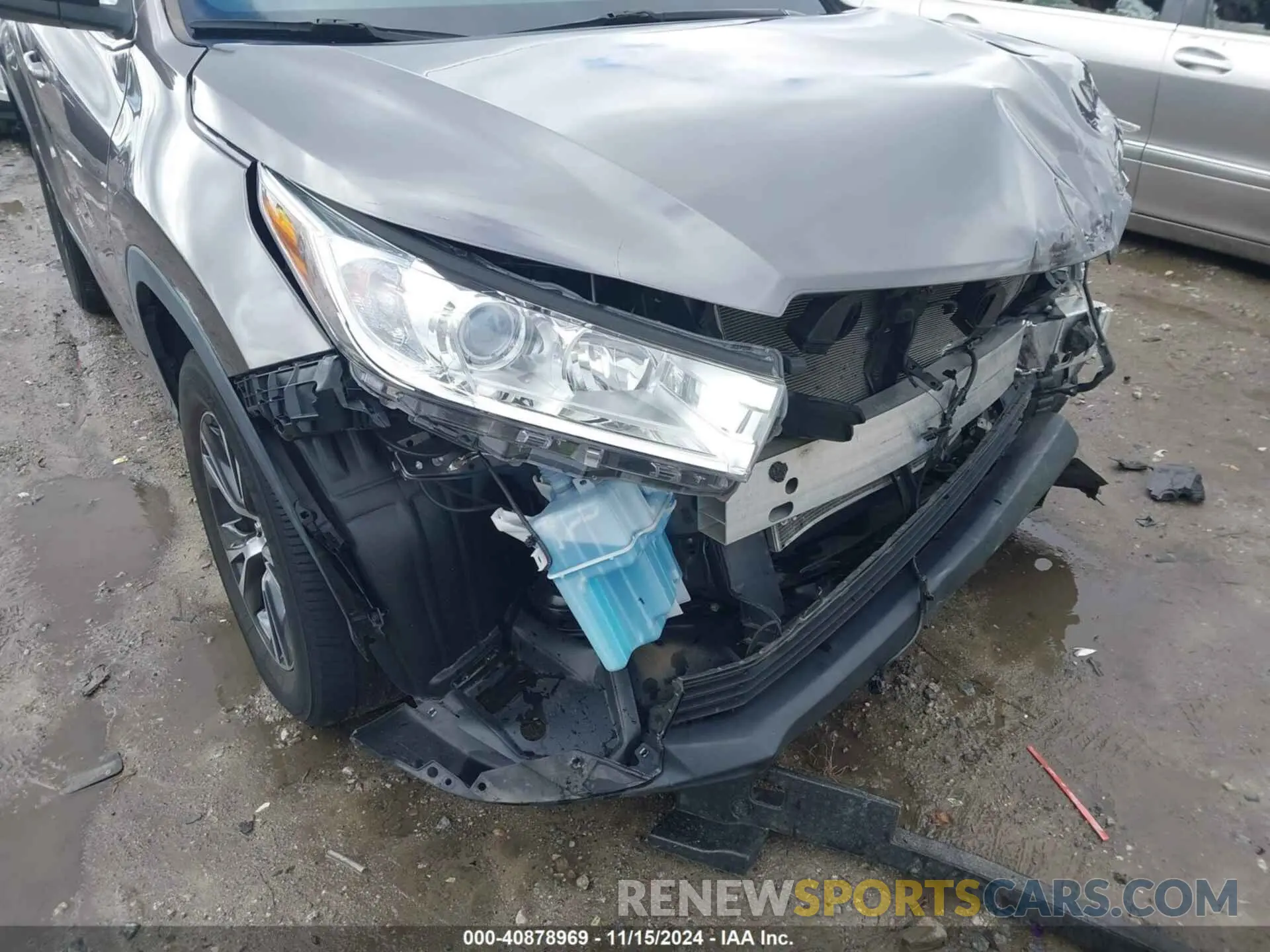 18 Photograph of a damaged car 5TDZARFHXKS056100 TOYOTA HIGHLANDER 2019