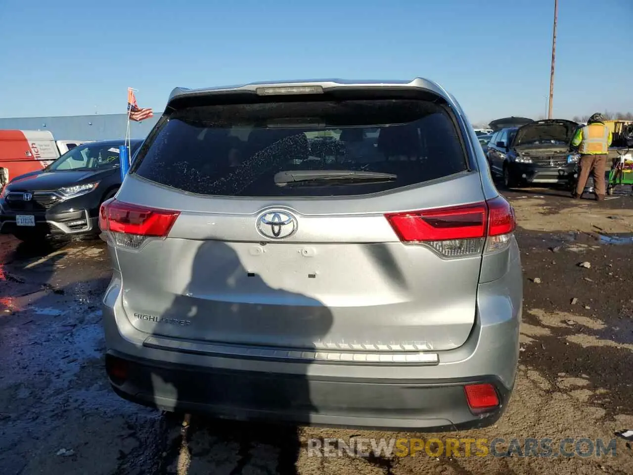 6 Photograph of a damaged car 5TDZARFHXKS060633 TOYOTA HIGHLANDER 2019