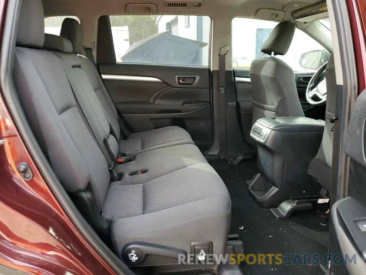 11 Photograph of a damaged car 5TDZZRFH0KS299133 TOYOTA HIGHLANDER 2019