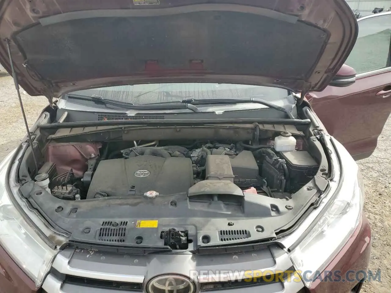 13 Photograph of a damaged car 5TDZZRFH0KS299133 TOYOTA HIGHLANDER 2019