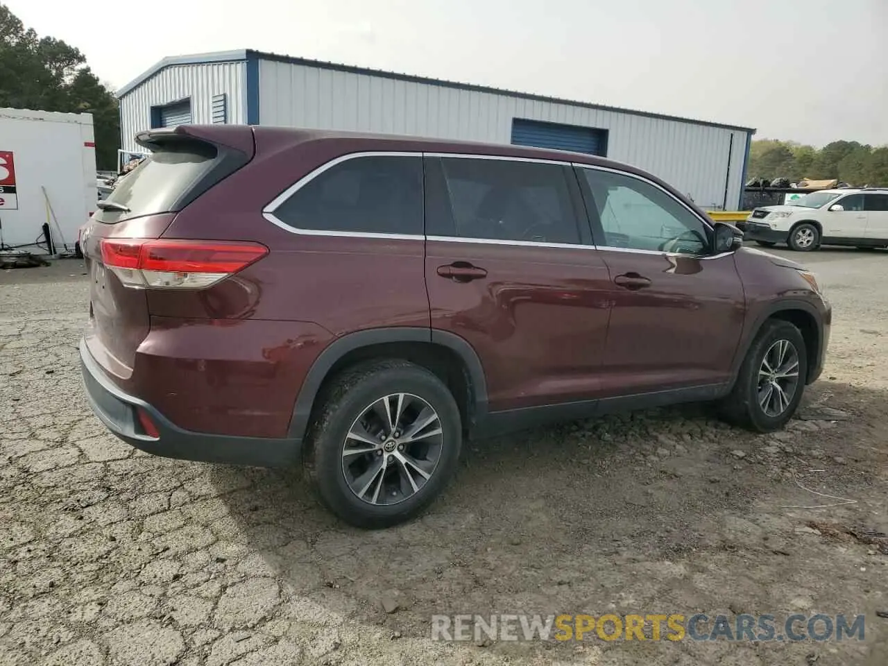 3 Photograph of a damaged car 5TDZZRFH0KS299133 TOYOTA HIGHLANDER 2019