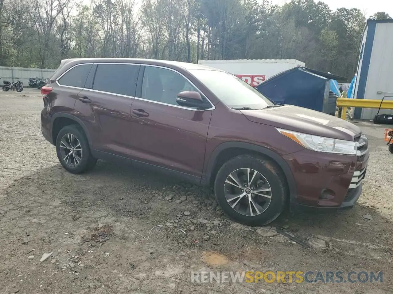 4 Photograph of a damaged car 5TDZZRFH0KS299133 TOYOTA HIGHLANDER 2019