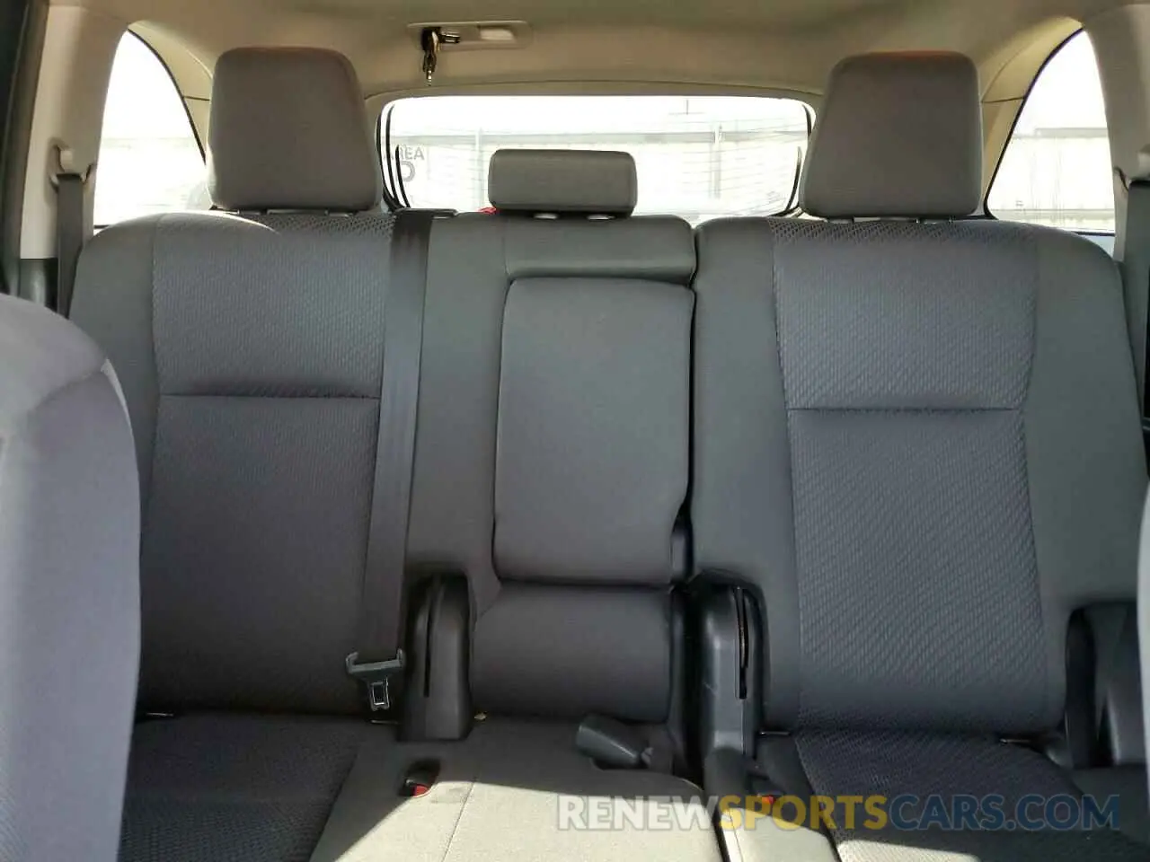 10 Фотография поврежденного автомобиля 5TDZZRFH0KS327965 TOYOTA HIGHLANDER 2019
