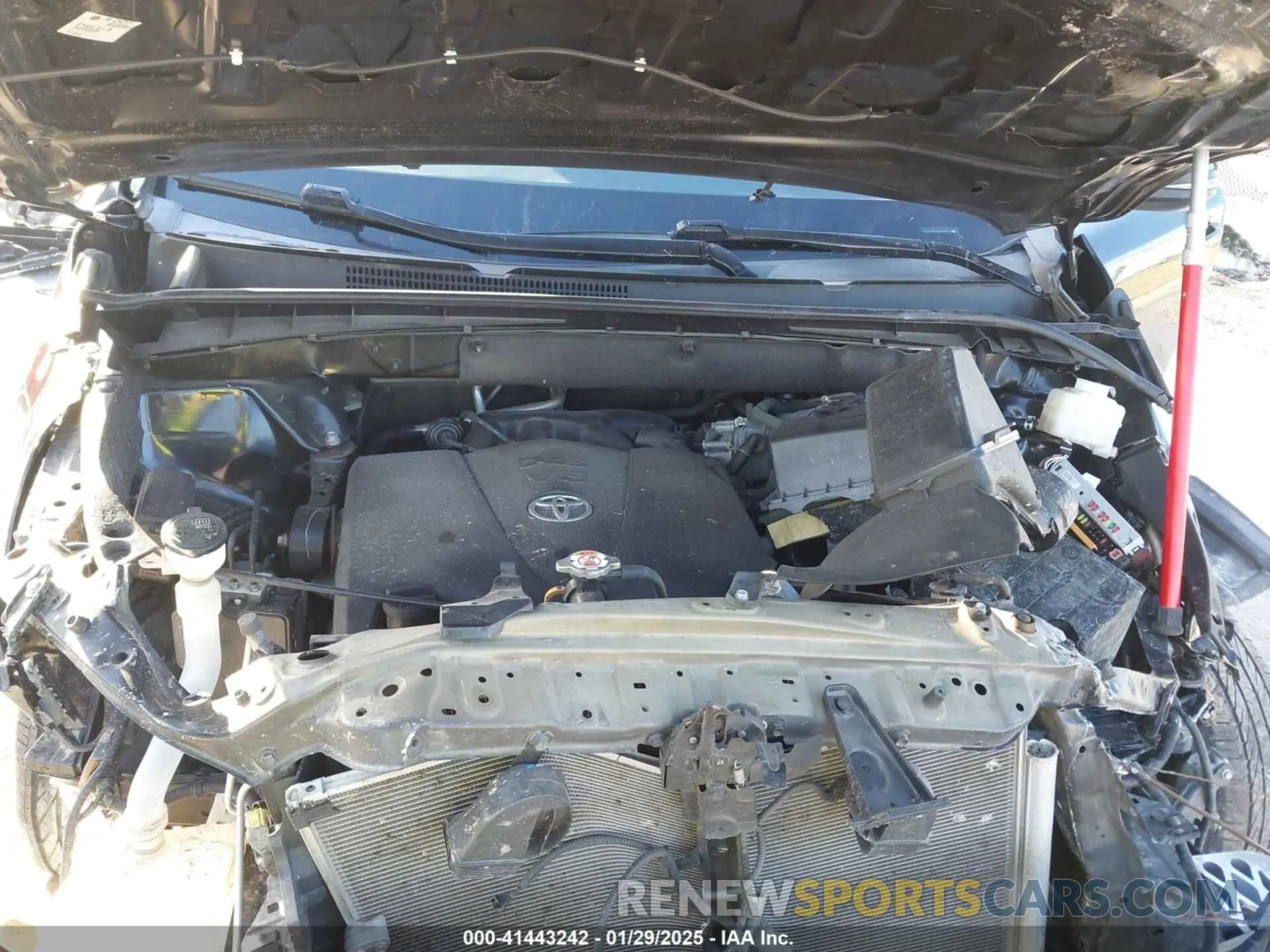 10 Photograph of a damaged car 5TDZZRFH0KS338531 TOYOTA HIGHLANDER 2019