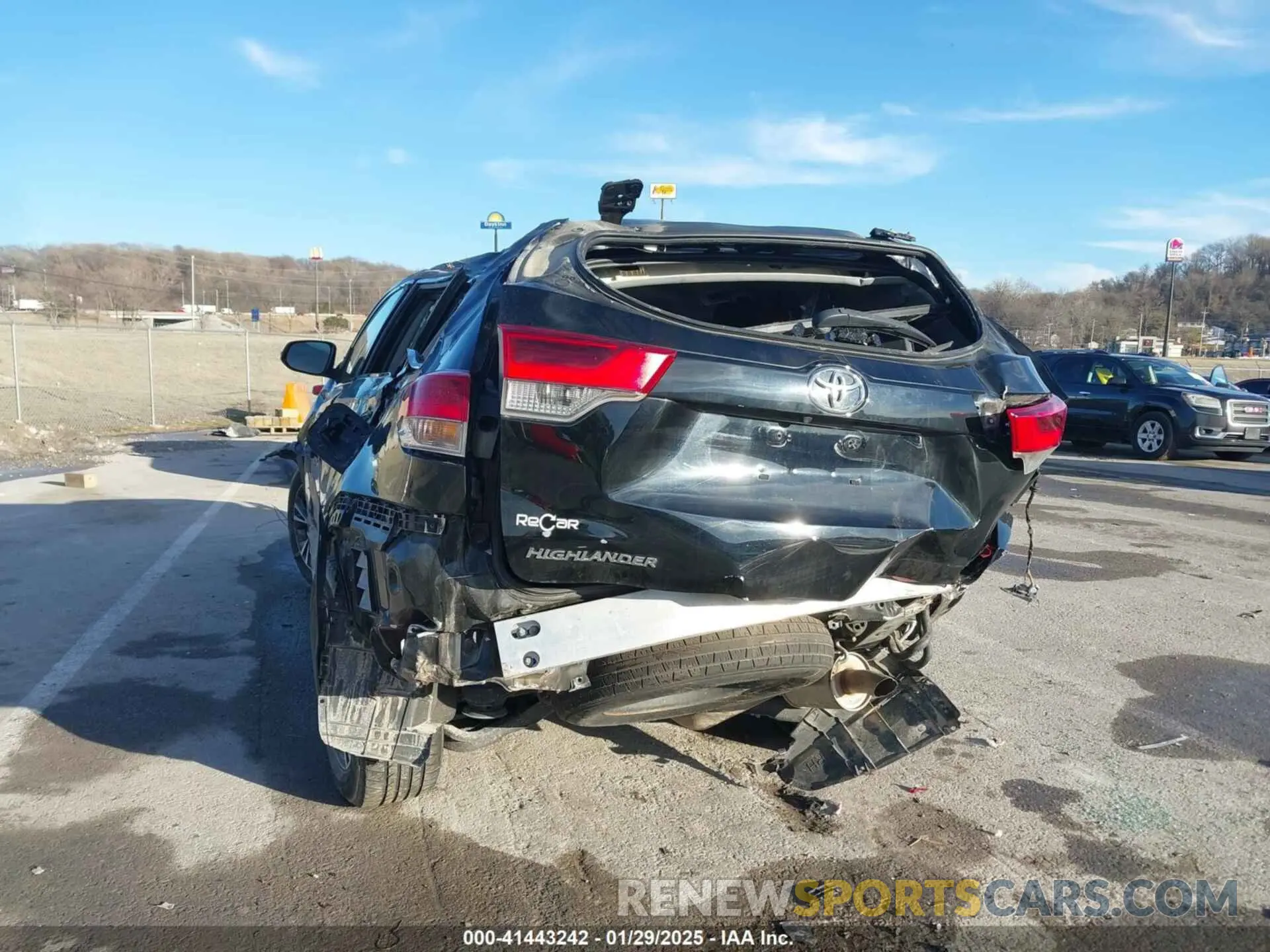 14 Photograph of a damaged car 5TDZZRFH0KS338531 TOYOTA HIGHLANDER 2019