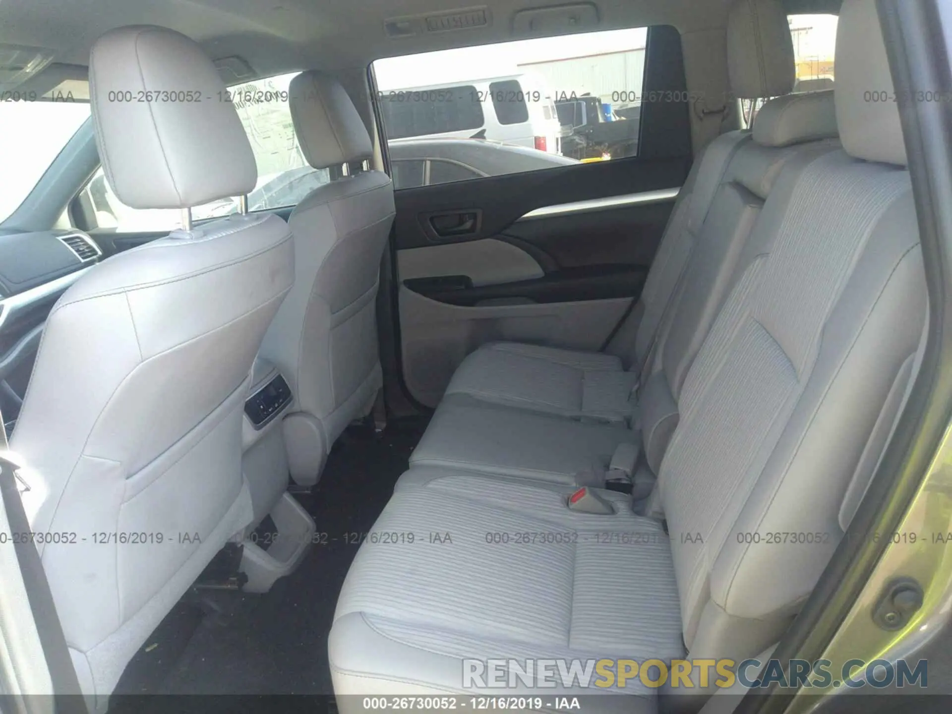 8 Photograph of a damaged car 5TDZZRFH0KS347617 TOYOTA HIGHLANDER 2019