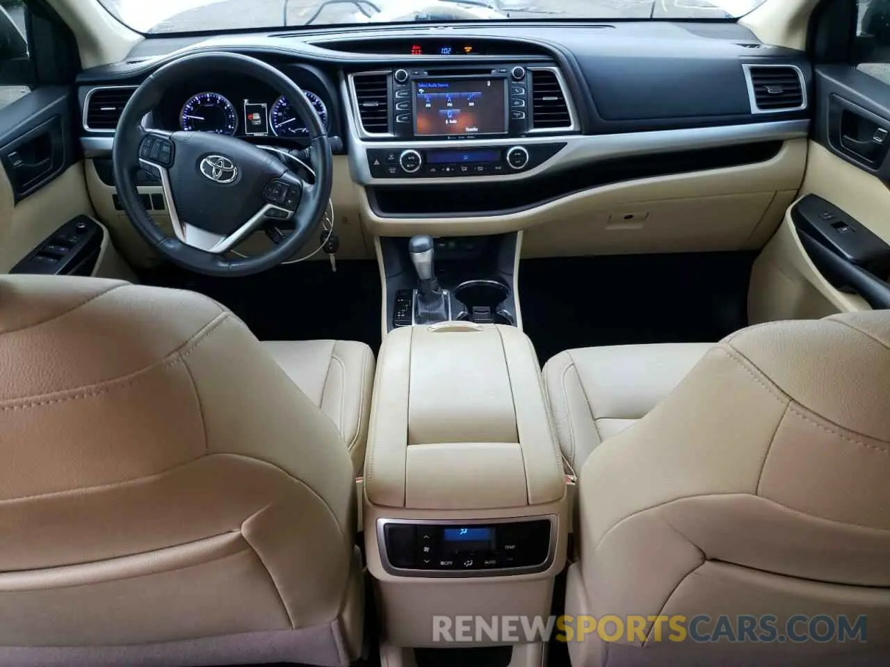 8 Photograph of a damaged car 5TDZZRFH0KS348878 TOYOTA HIGHLANDER 2019