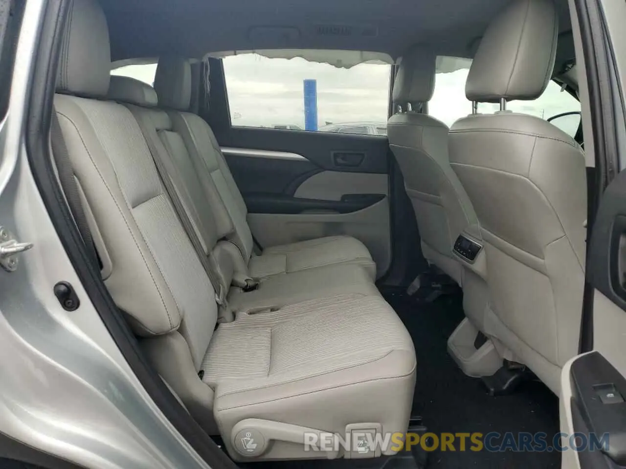 11 Фотография поврежденного автомобиля 5TDZZRFH0KS361419 TOYOTA HIGHLANDER 2019