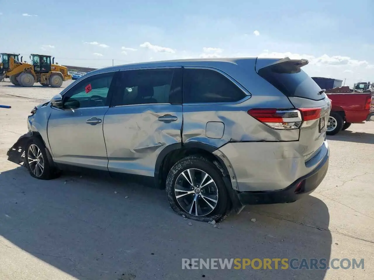 2 Photograph of a damaged car 5TDZZRFH0KS368998 TOYOTA HIGHLANDER 2019