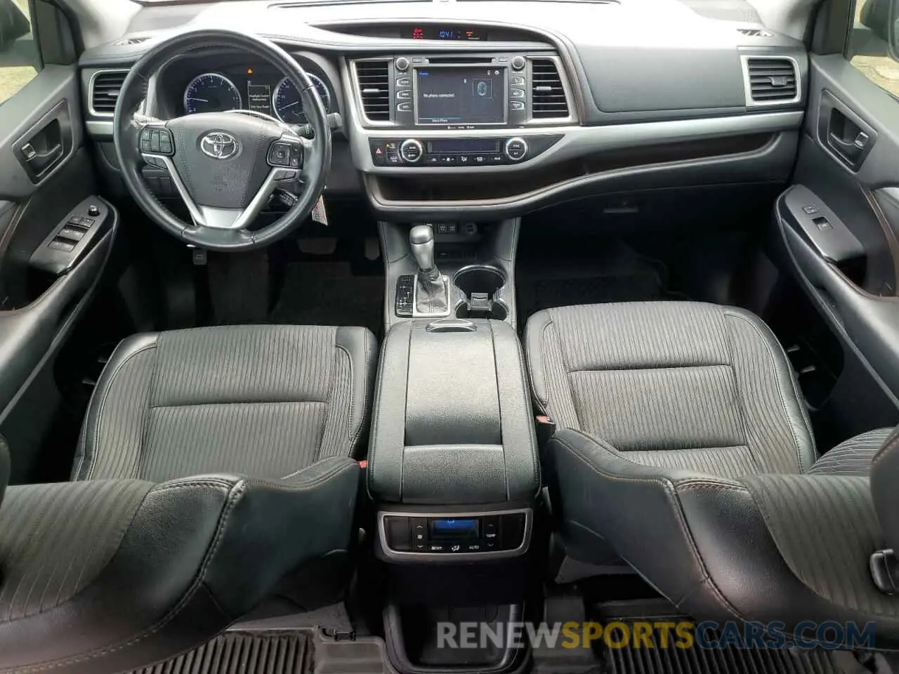 8 Photograph of a damaged car 5TDZZRFH1KS300810 TOYOTA HIGHLANDER 2019