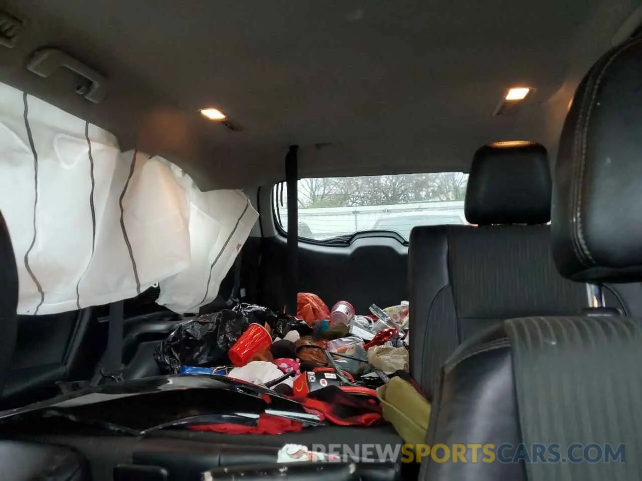 10 Photograph of a damaged car 5TDZZRFH1KS301259 TOYOTA HIGHLANDER 2019