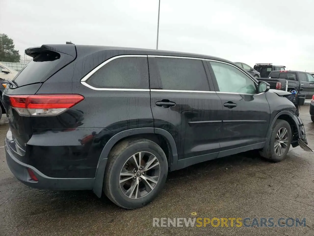 3 Photograph of a damaged car 5TDZZRFH1KS301259 TOYOTA HIGHLANDER 2019