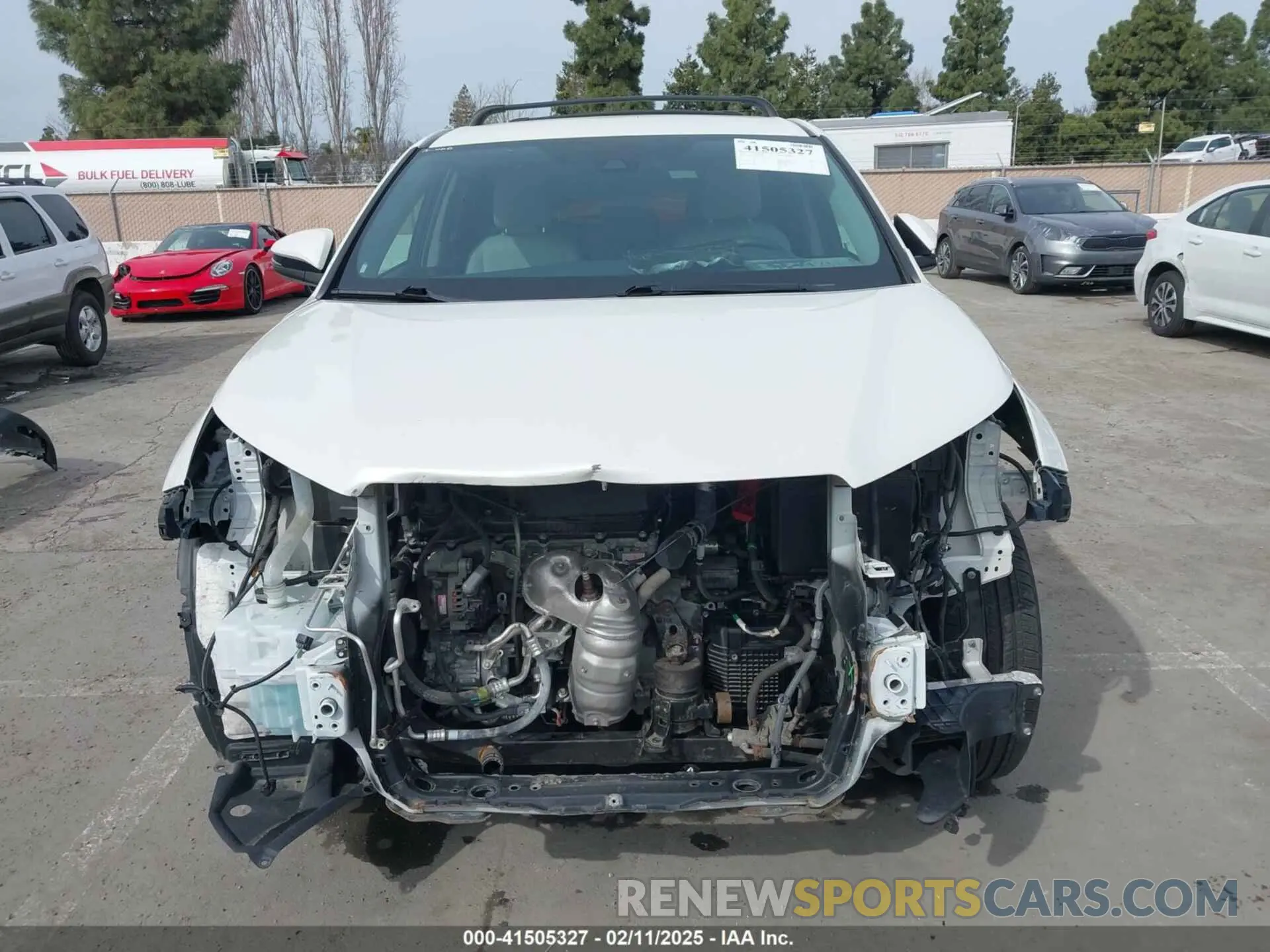 13 Photograph of a damaged car 5TDZZRFH1KS310236 TOYOTA HIGHLANDER 2019