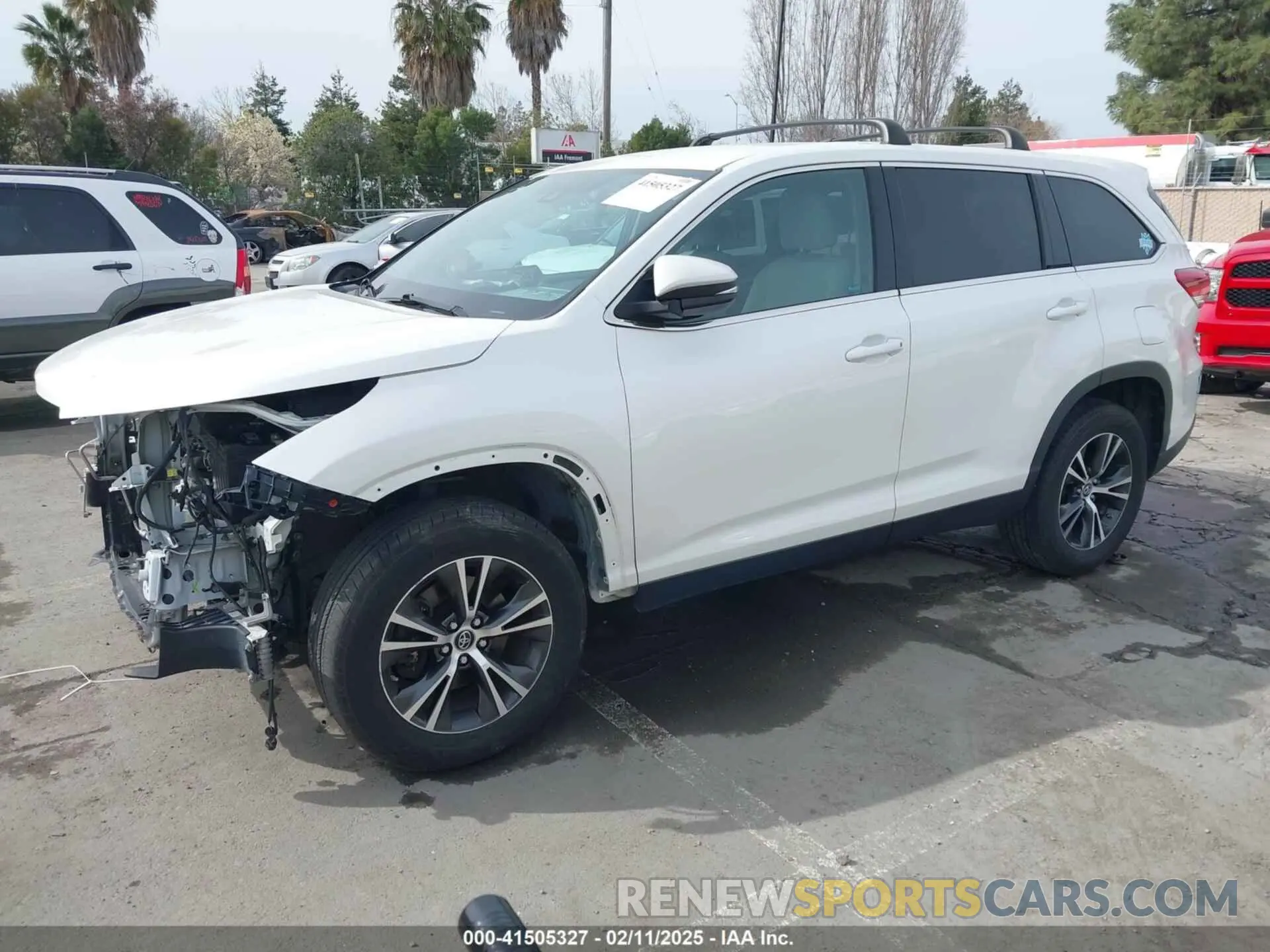2 Photograph of a damaged car 5TDZZRFH1KS310236 TOYOTA HIGHLANDER 2019