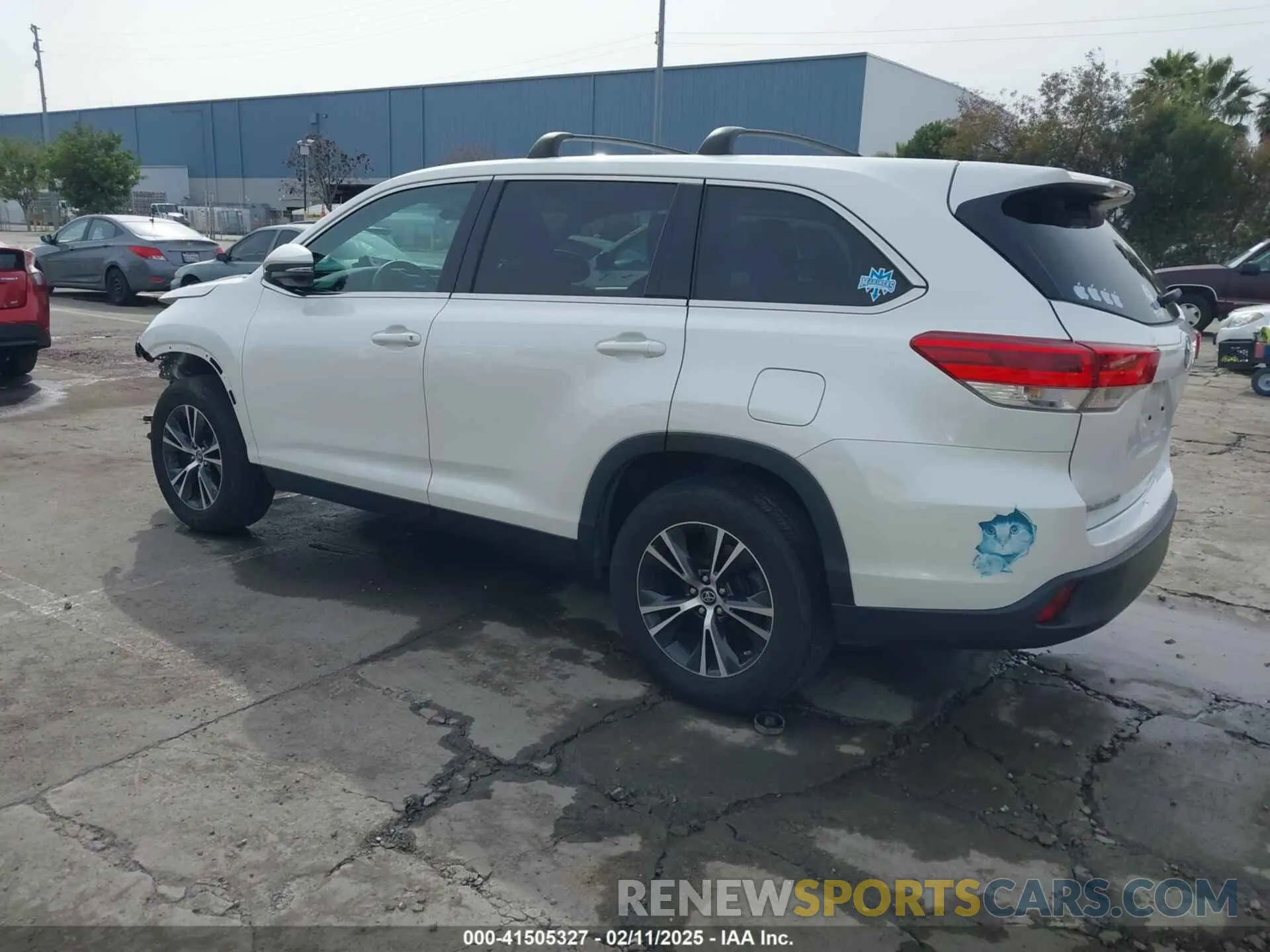 3 Photograph of a damaged car 5TDZZRFH1KS310236 TOYOTA HIGHLANDER 2019