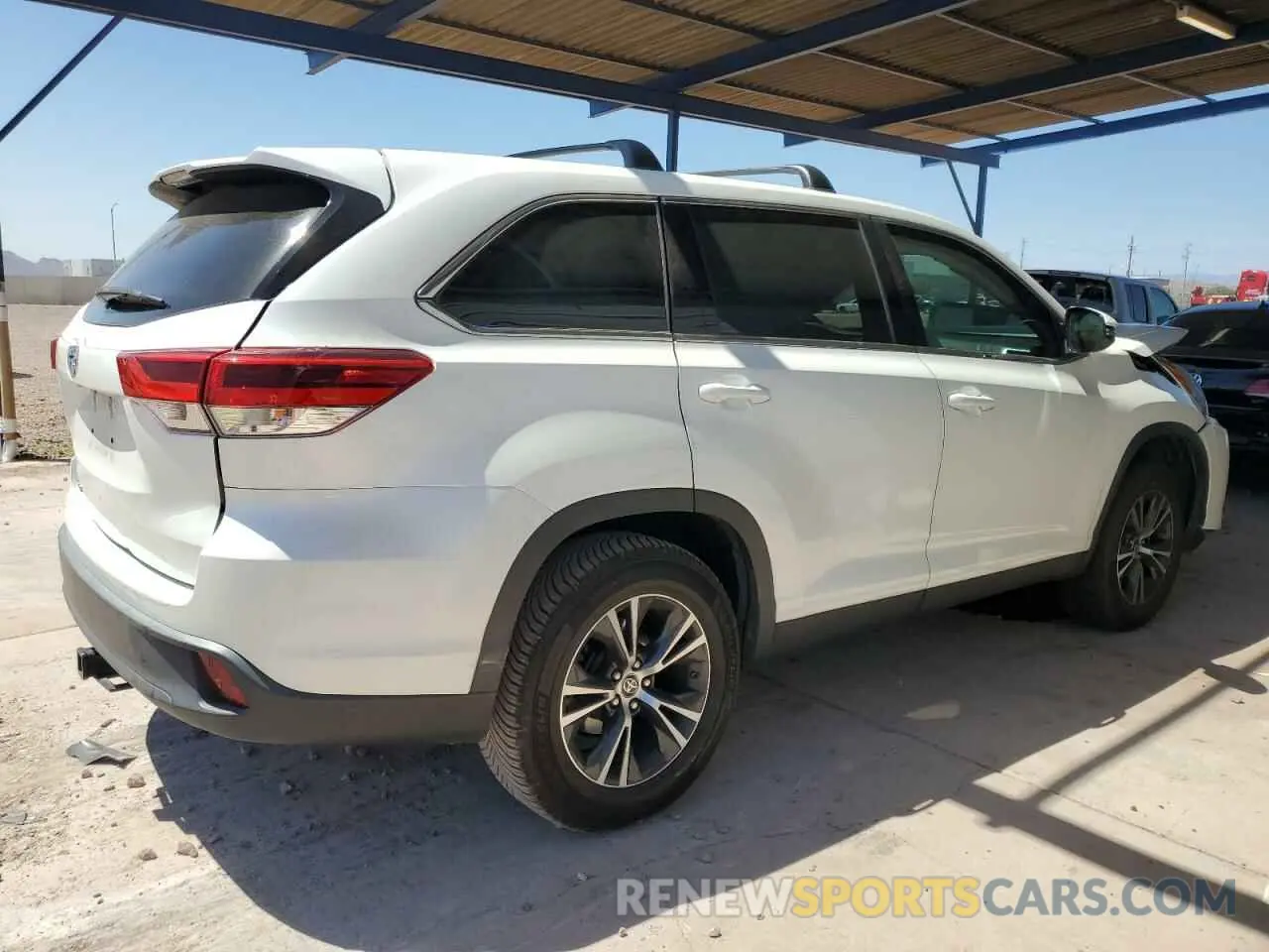 3 Photograph of a damaged car 5TDZZRFH1KS367536 TOYOTA HIGHLANDER 2019