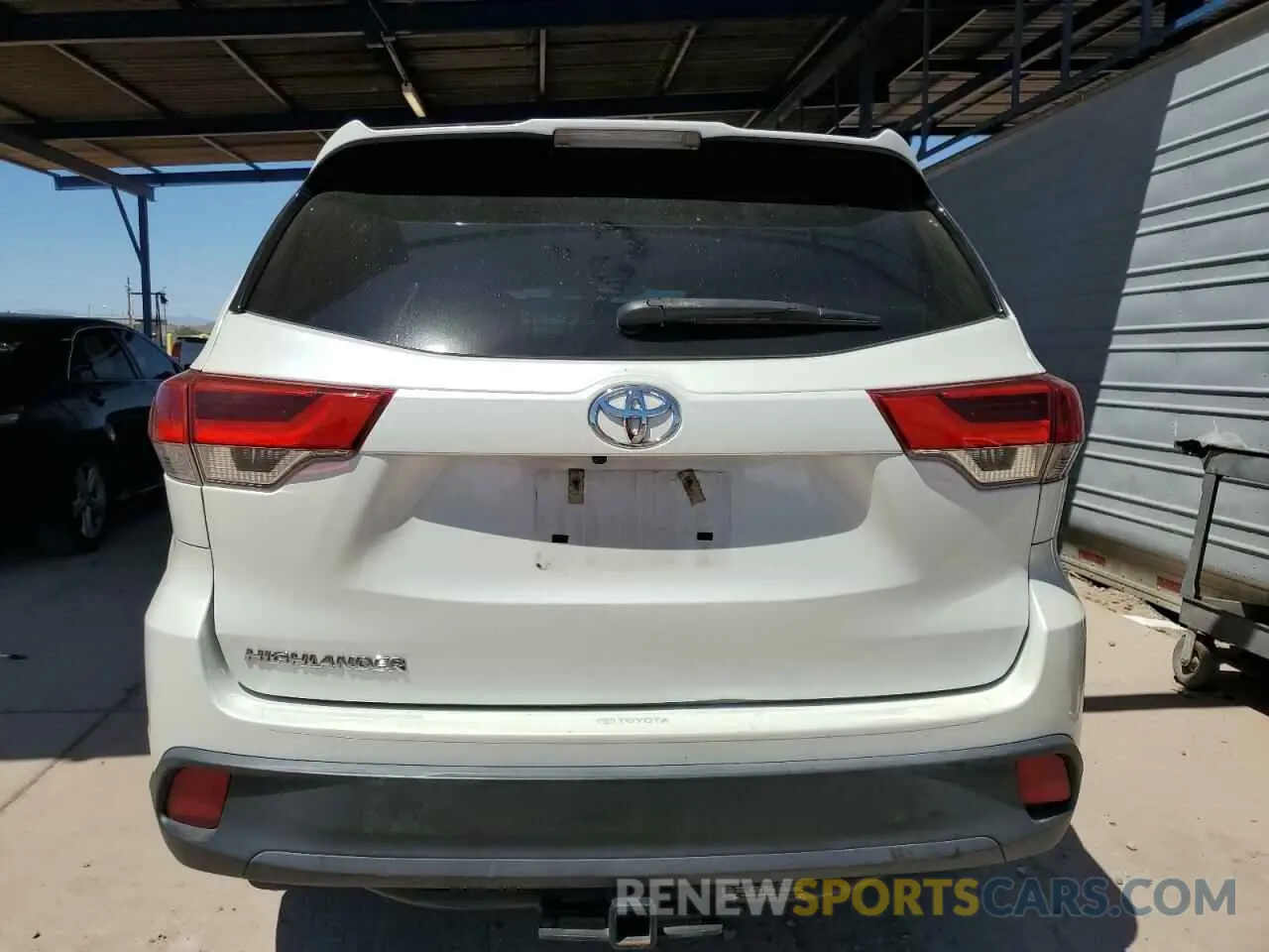 6 Photograph of a damaged car 5TDZZRFH1KS367536 TOYOTA HIGHLANDER 2019