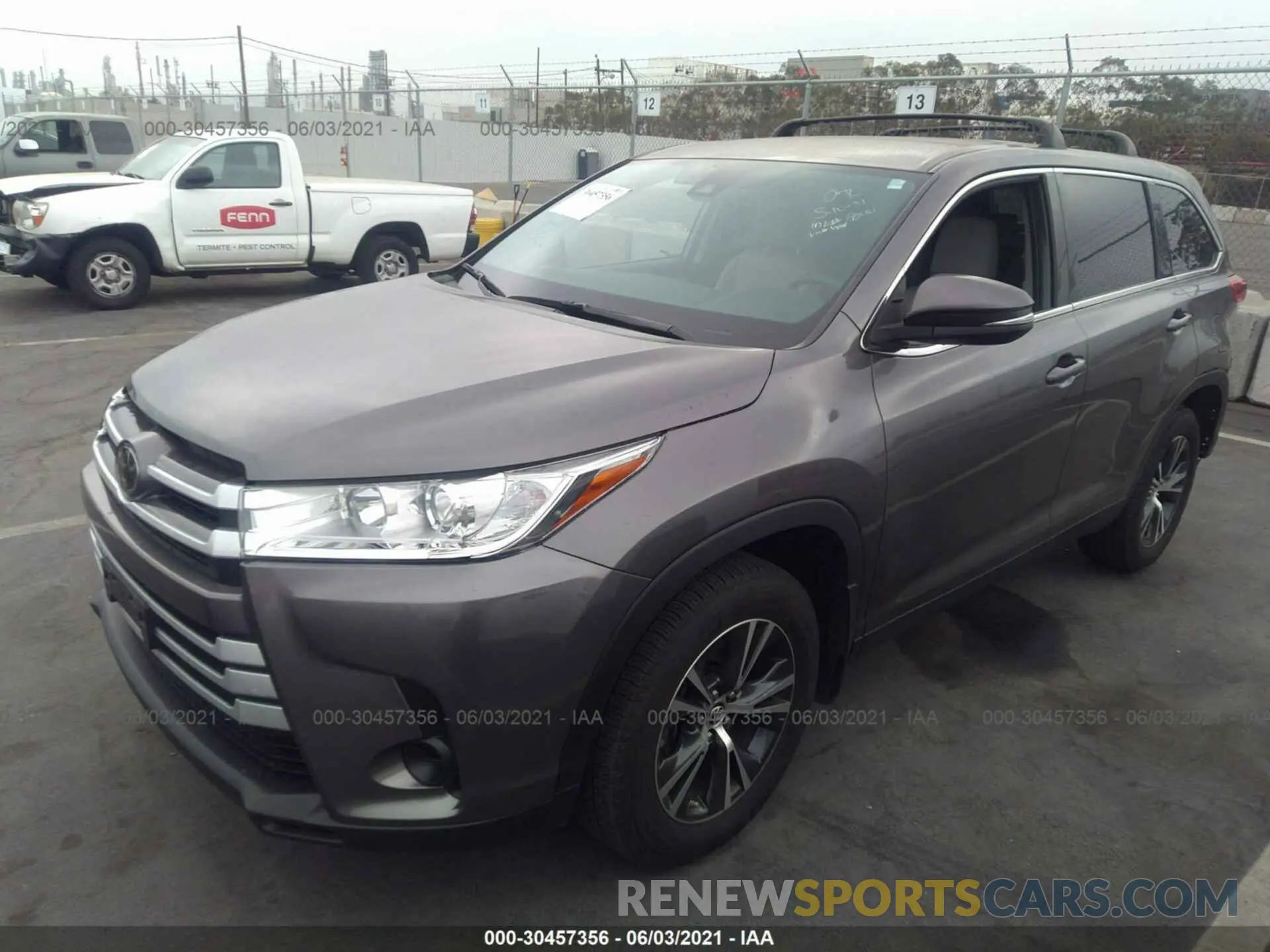2 Photograph of a damaged car 5TDZZRFH2KS291888 TOYOTA HIGHLANDER 2019