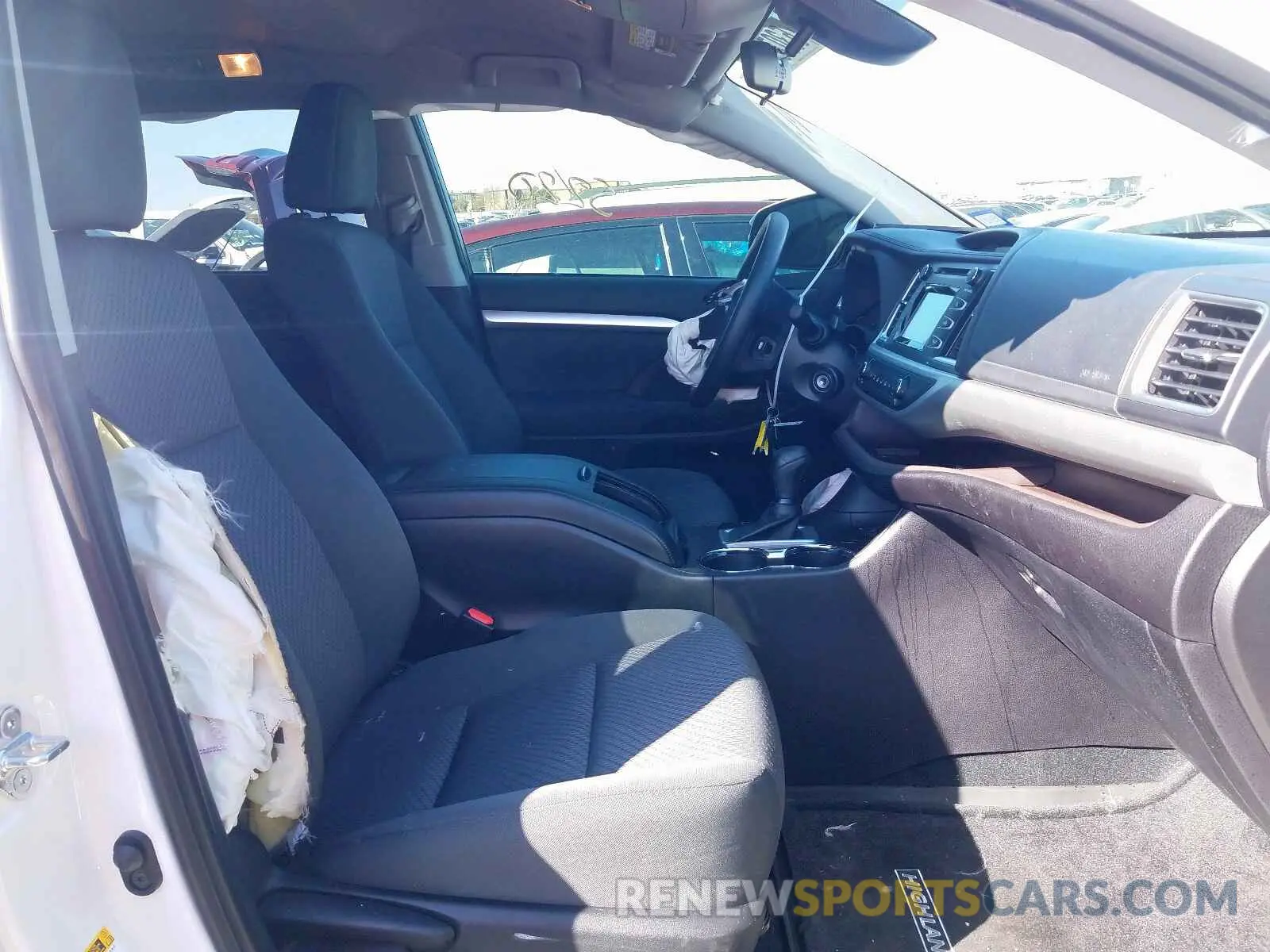 5 Photograph of a damaged car 5TDZZRFH2KS294192 TOYOTA HIGHLANDER 2019