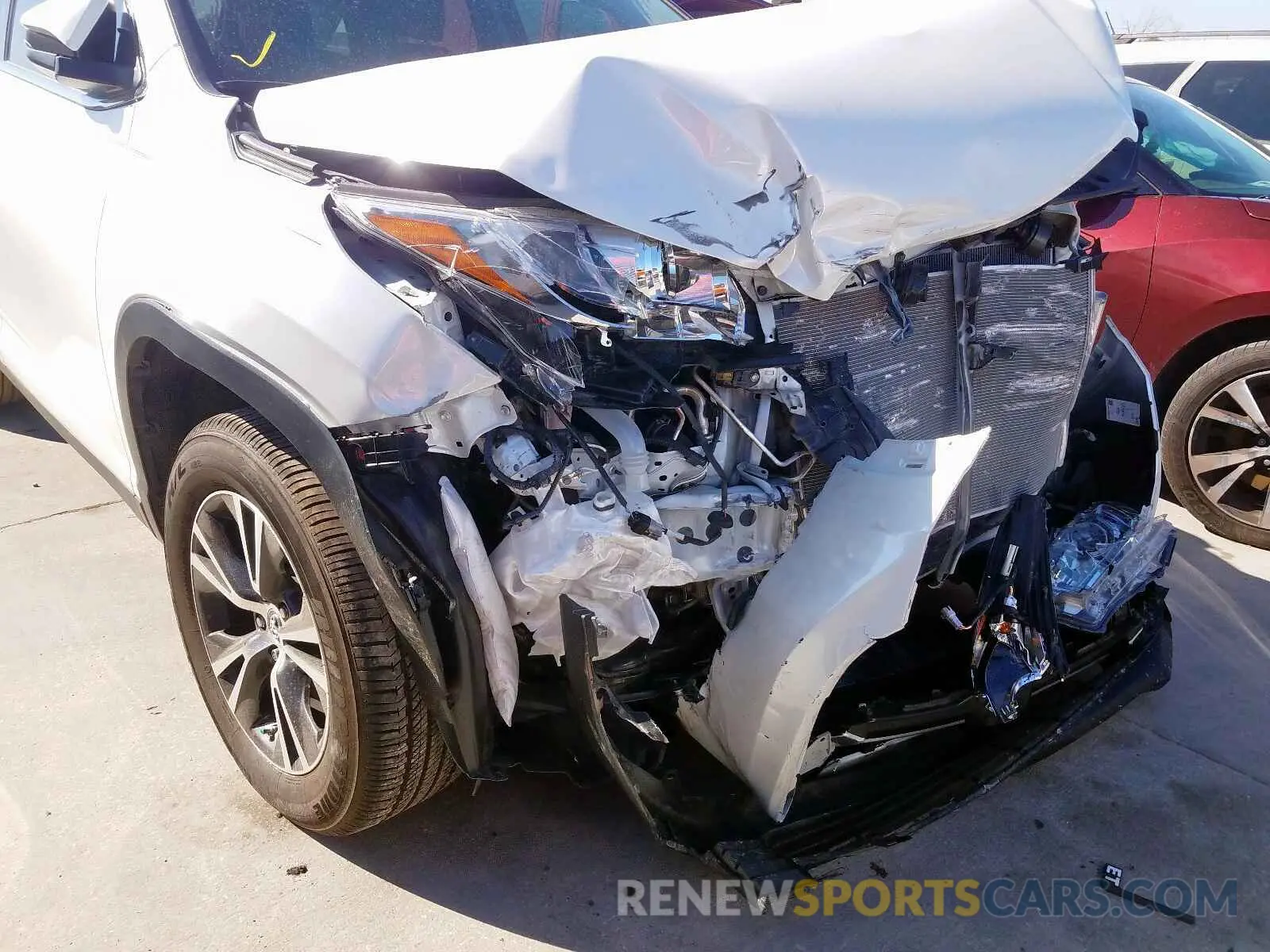 9 Photograph of a damaged car 5TDZZRFH2KS294192 TOYOTA HIGHLANDER 2019