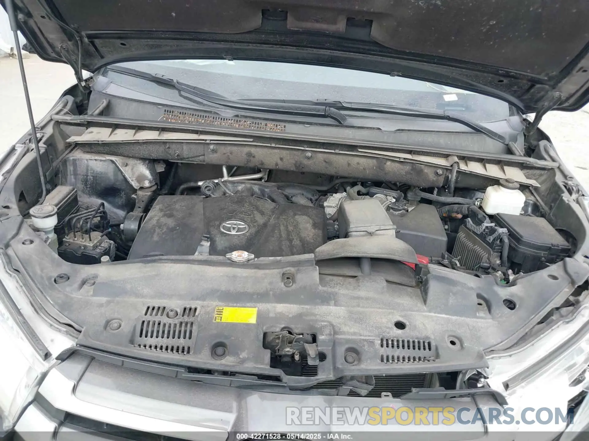 10 Photograph of a damaged car 5TDZZRFH2KS295875 TOYOTA HIGHLANDER 2019