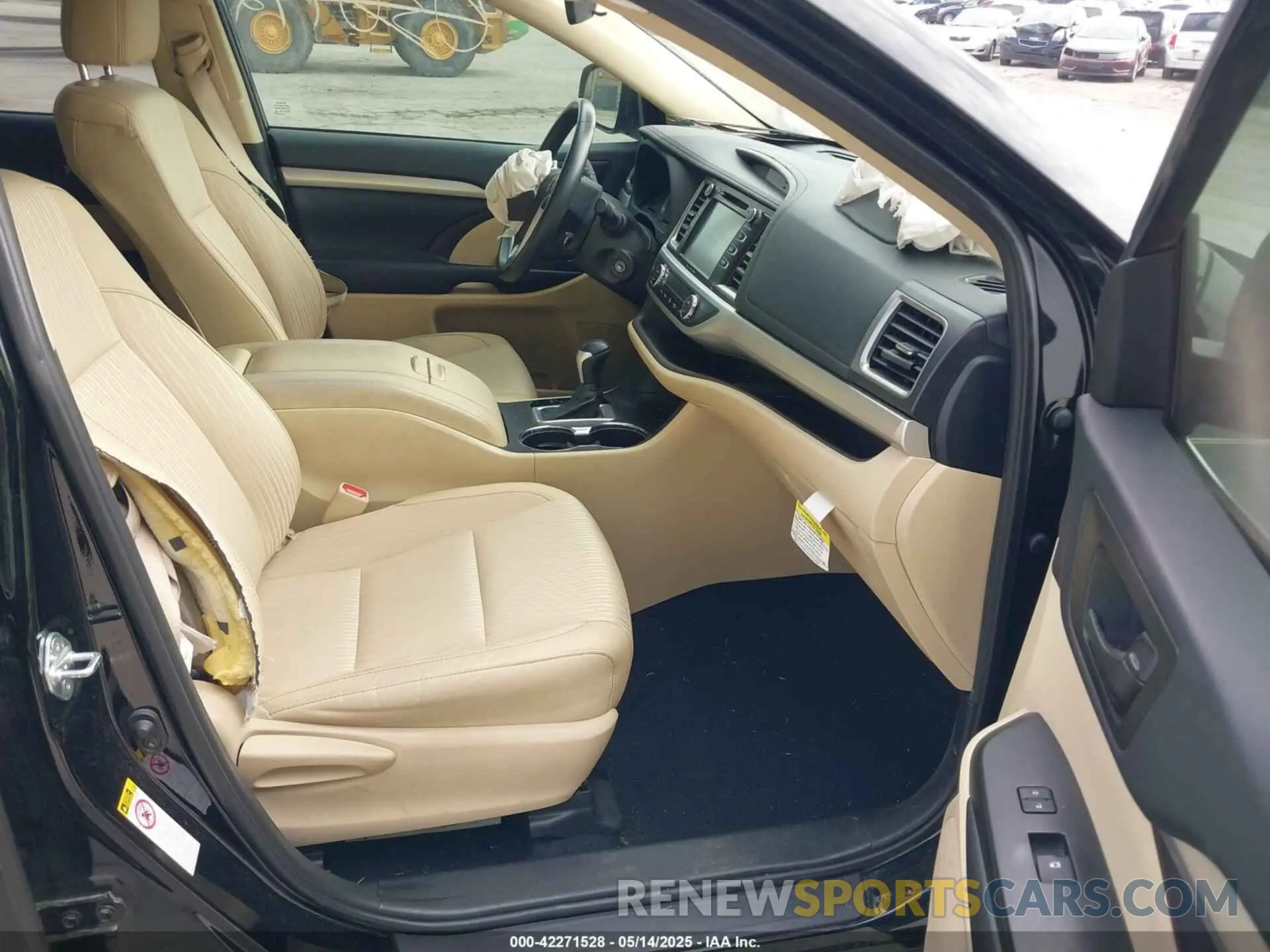 5 Photograph of a damaged car 5TDZZRFH2KS295875 TOYOTA HIGHLANDER 2019