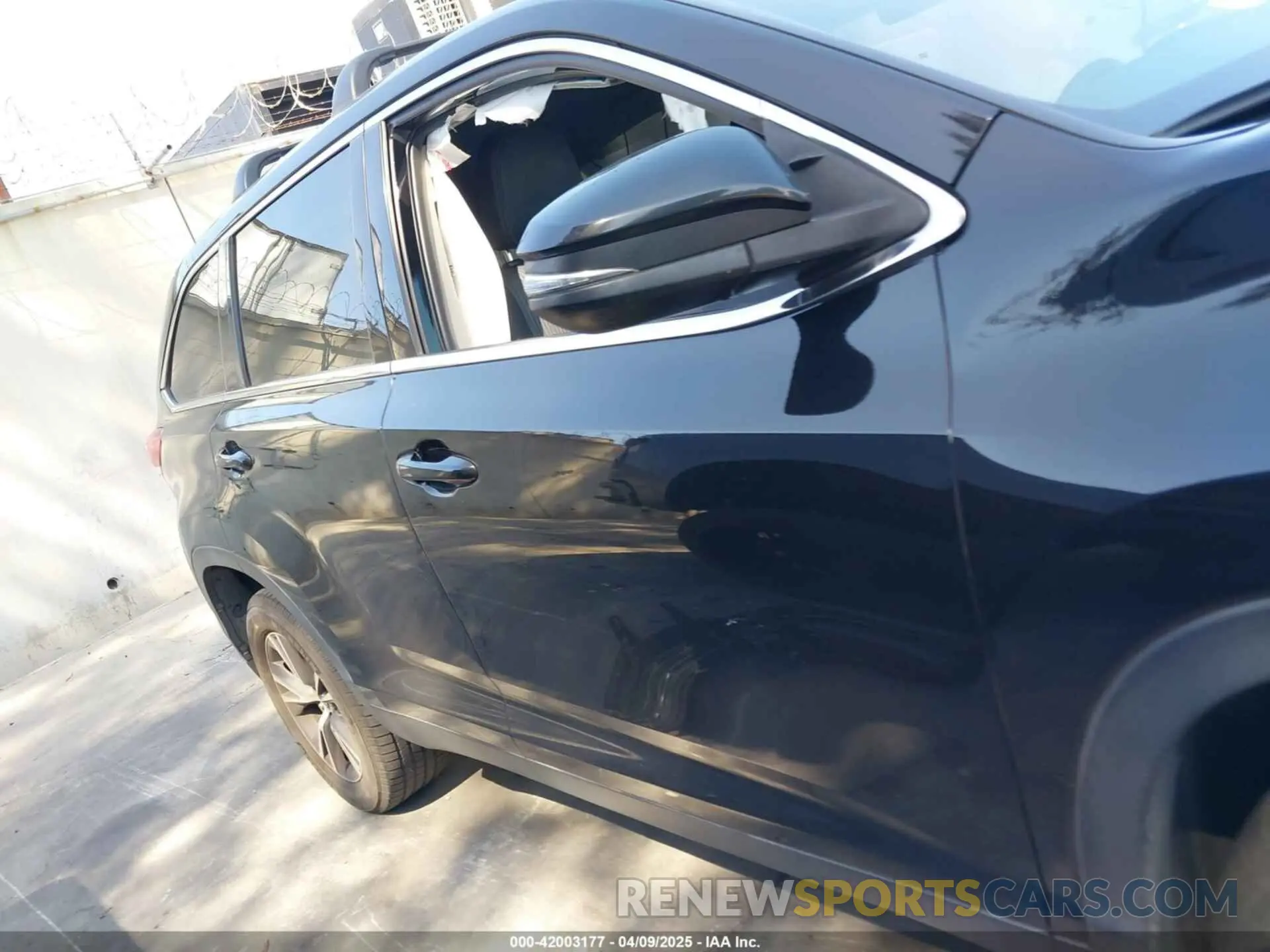14 Фотография поврежденного автомобиля 5TDZZRFH2KS300573 TOYOTA HIGHLANDER 2019