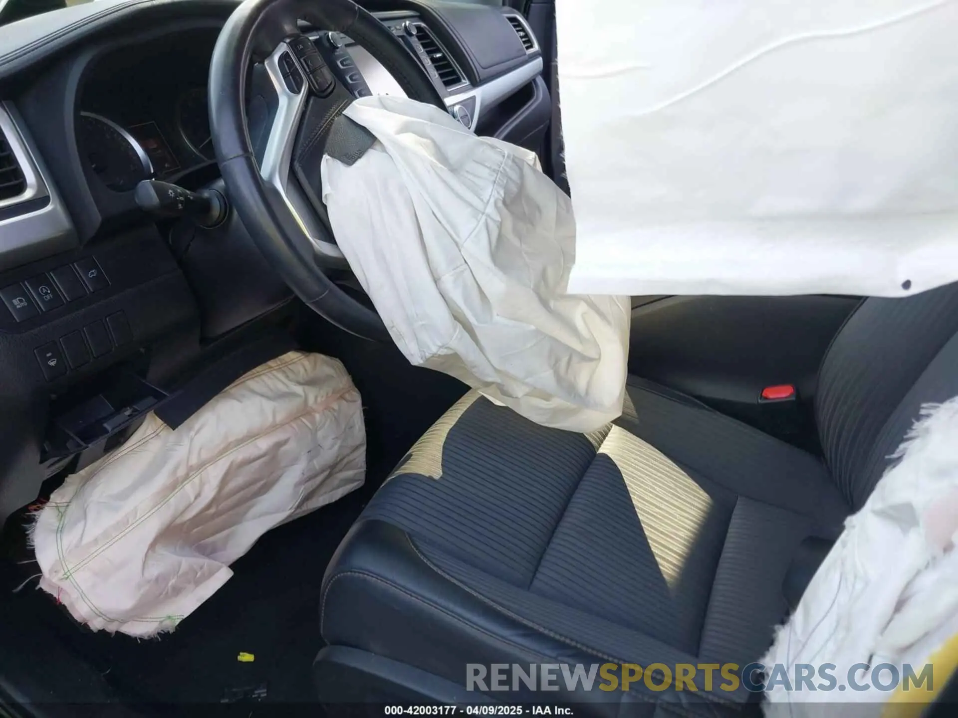 18 Фотография поврежденного автомобиля 5TDZZRFH2KS300573 TOYOTA HIGHLANDER 2019