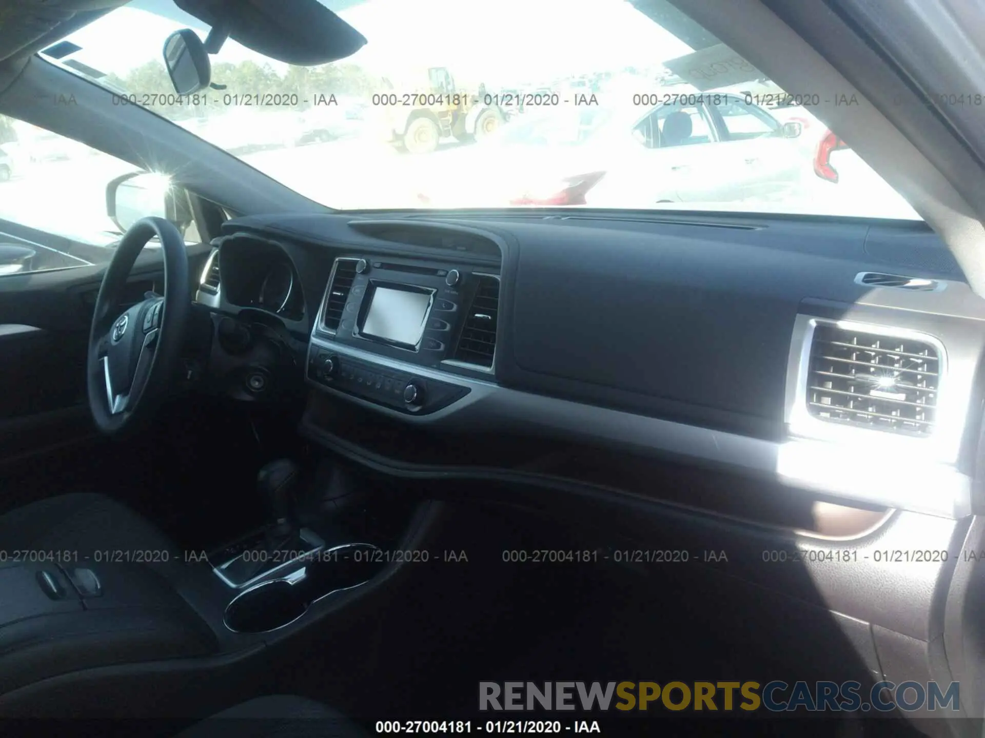 5 Photograph of a damaged car 5TDZZRFH2KS320905 TOYOTA HIGHLANDER 2019