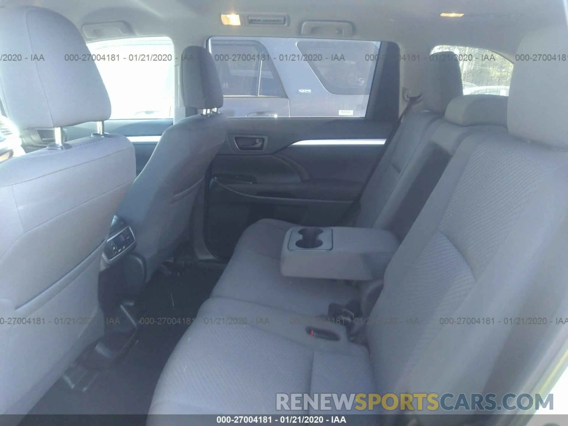 8 Photograph of a damaged car 5TDZZRFH2KS320905 TOYOTA HIGHLANDER 2019