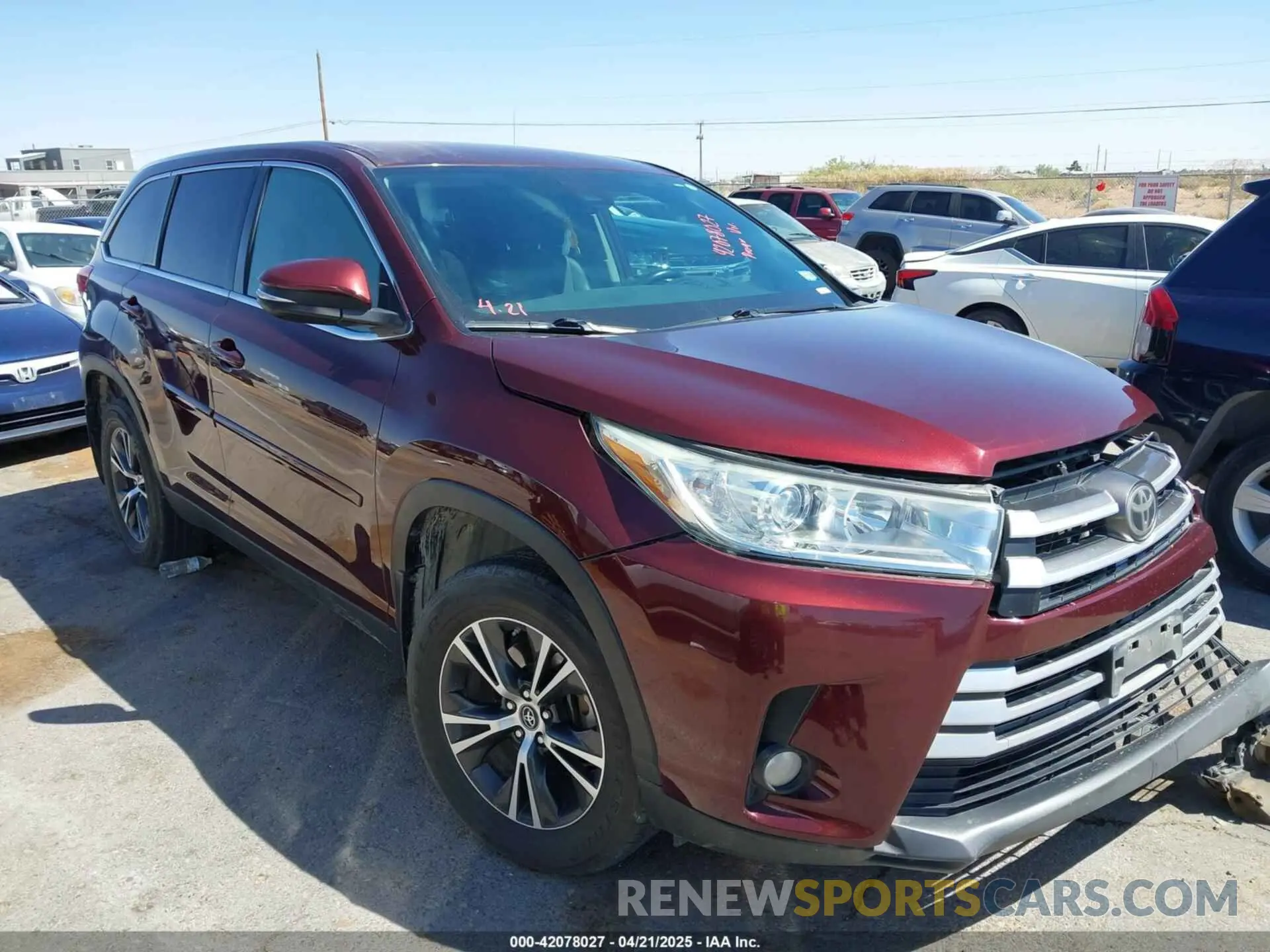 1 Photograph of a damaged car 5TDZZRFH2KS336361 TOYOTA HIGHLANDER 2019