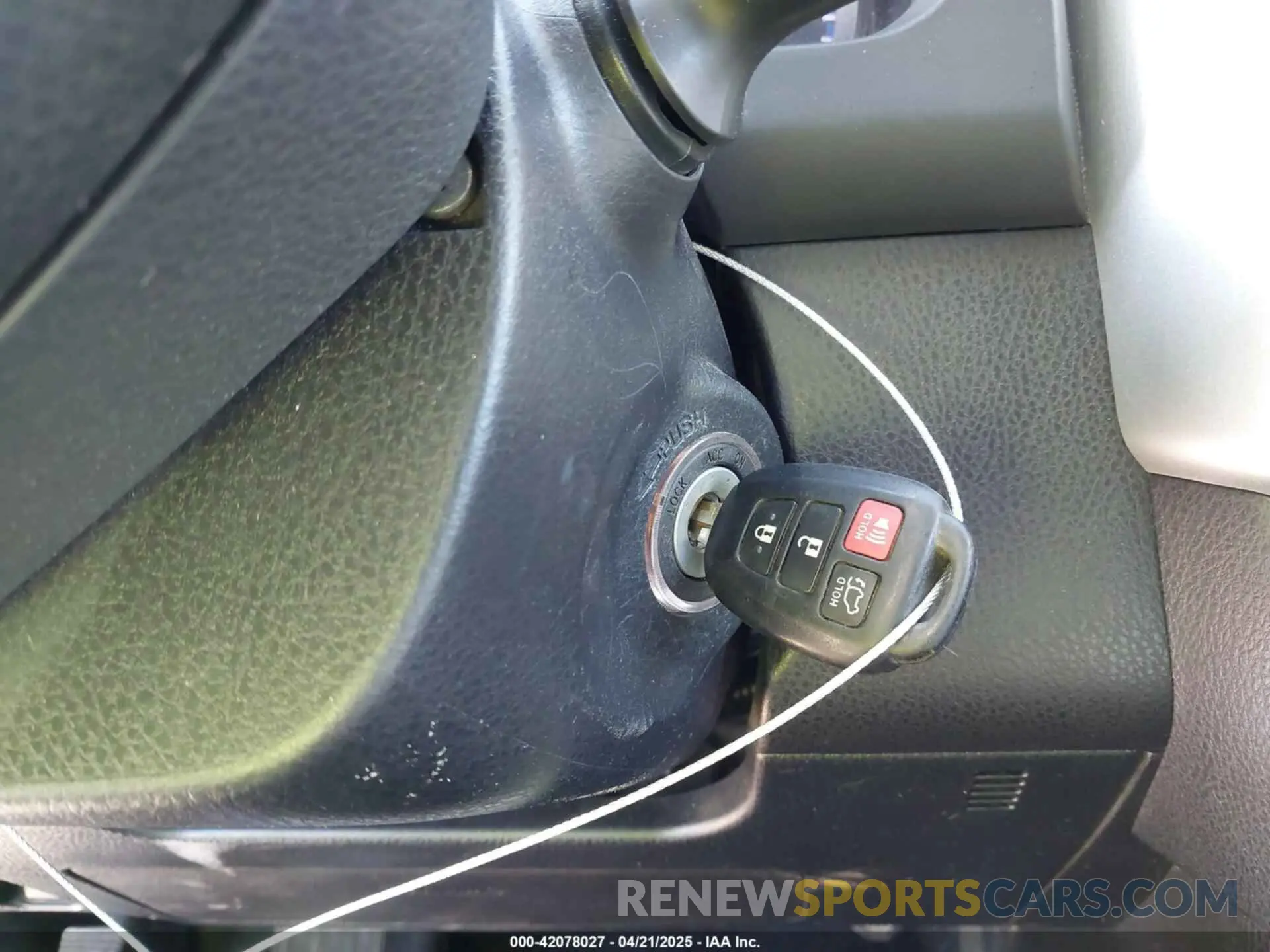 11 Photograph of a damaged car 5TDZZRFH2KS336361 TOYOTA HIGHLANDER 2019