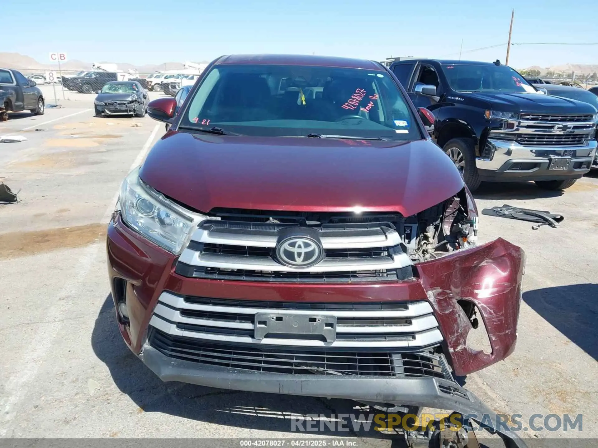 12 Photograph of a damaged car 5TDZZRFH2KS336361 TOYOTA HIGHLANDER 2019