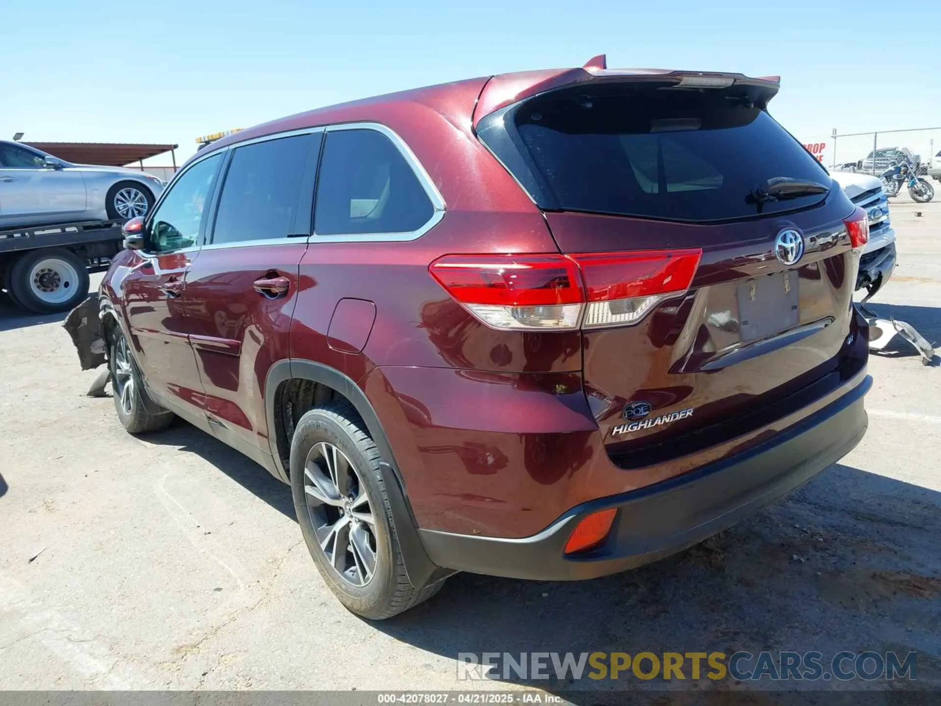 3 Photograph of a damaged car 5TDZZRFH2KS336361 TOYOTA HIGHLANDER 2019