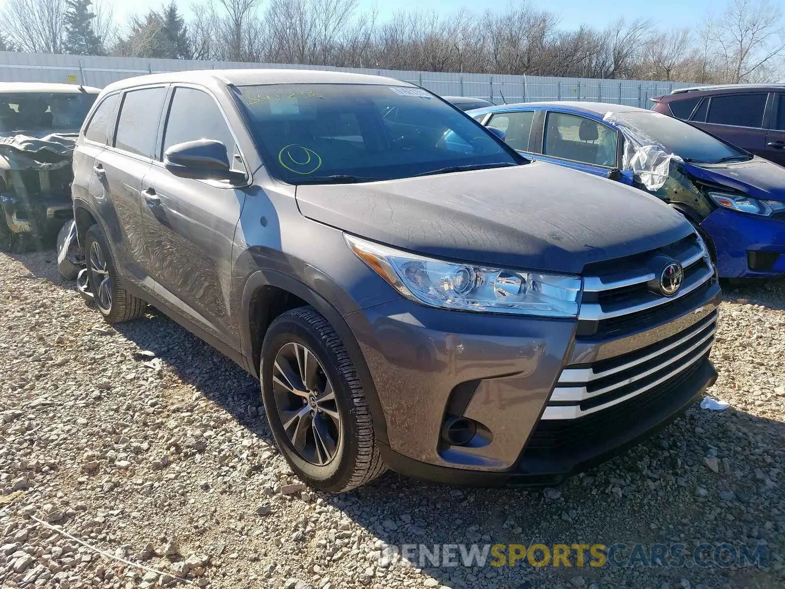 1 Photograph of a damaged car 5TDZZRFH2KS349238 TOYOTA HIGHLANDER 2019