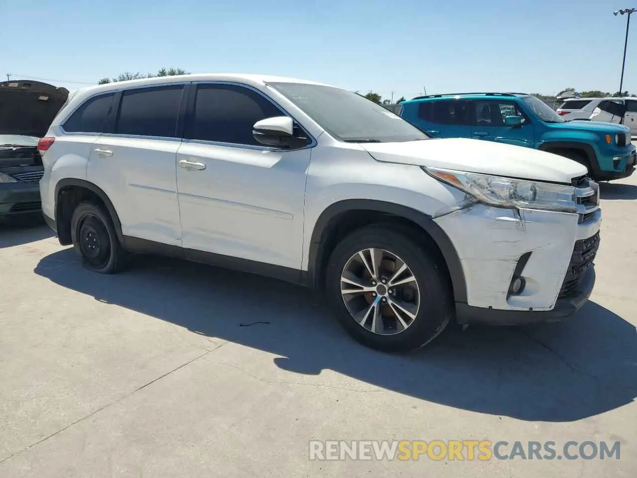 4 Photograph of a damaged car 5TDZZRFH3KS293956 TOYOTA HIGHLANDER 2019