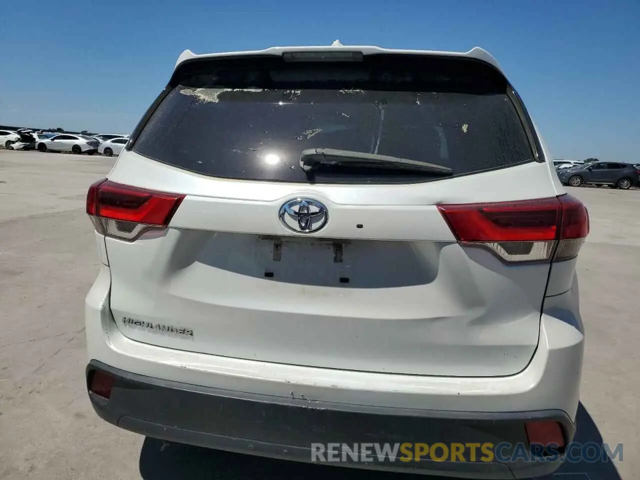 6 Photograph of a damaged car 5TDZZRFH3KS293956 TOYOTA HIGHLANDER 2019