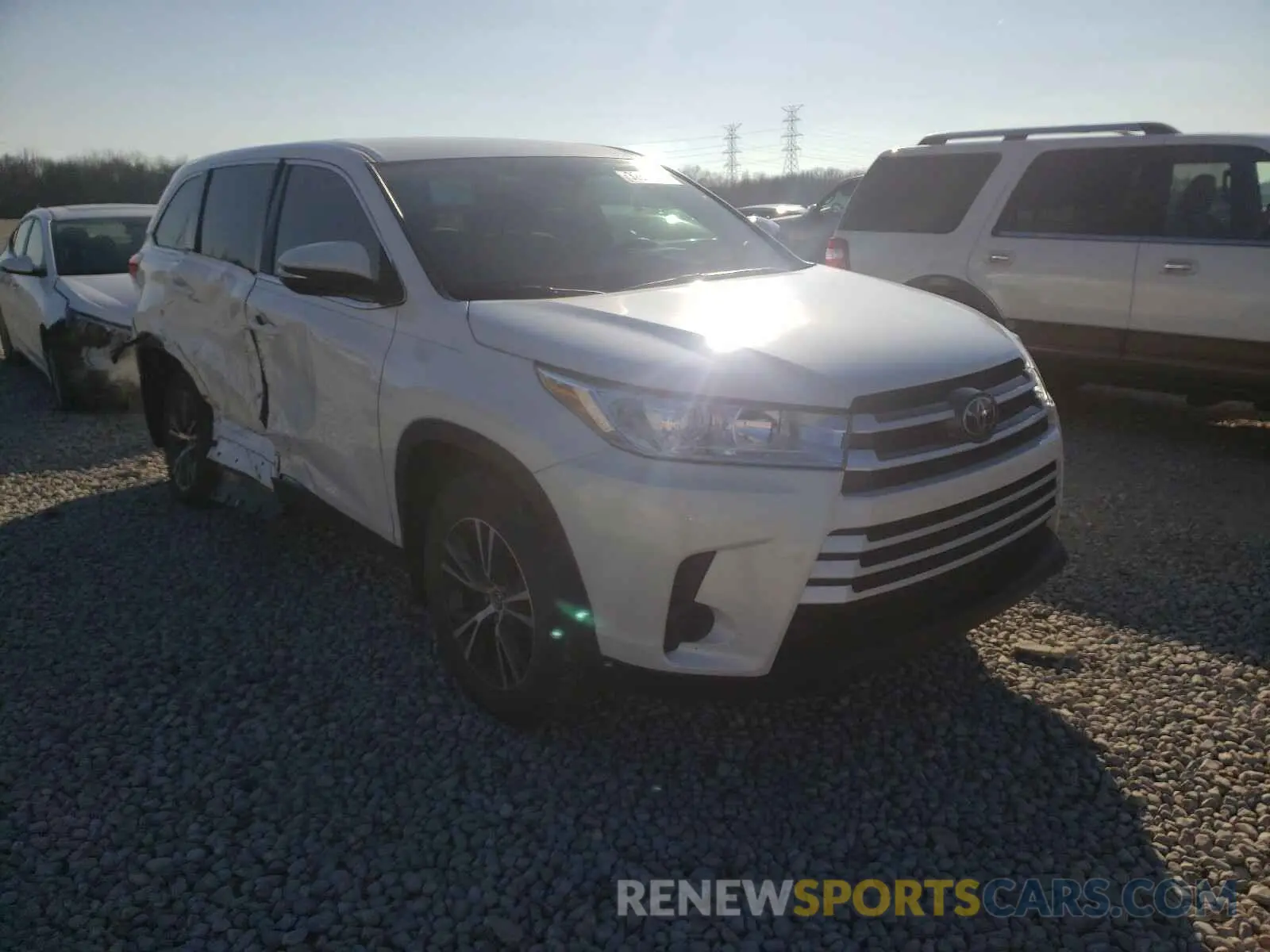 1 Photograph of a damaged car 5TDZZRFH3KS294458 TOYOTA HIGHLANDER 2019