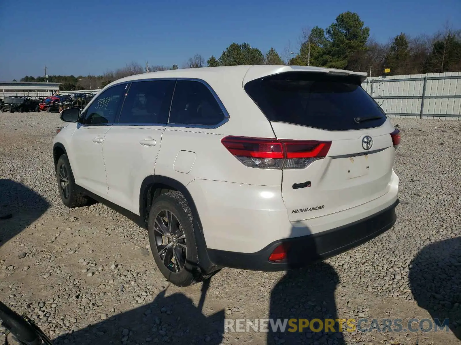 3 Photograph of a damaged car 5TDZZRFH3KS294458 TOYOTA HIGHLANDER 2019