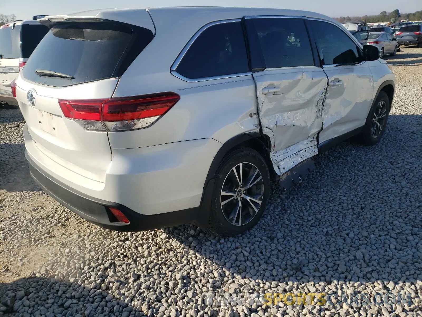 9 Photograph of a damaged car 5TDZZRFH3KS294458 TOYOTA HIGHLANDER 2019